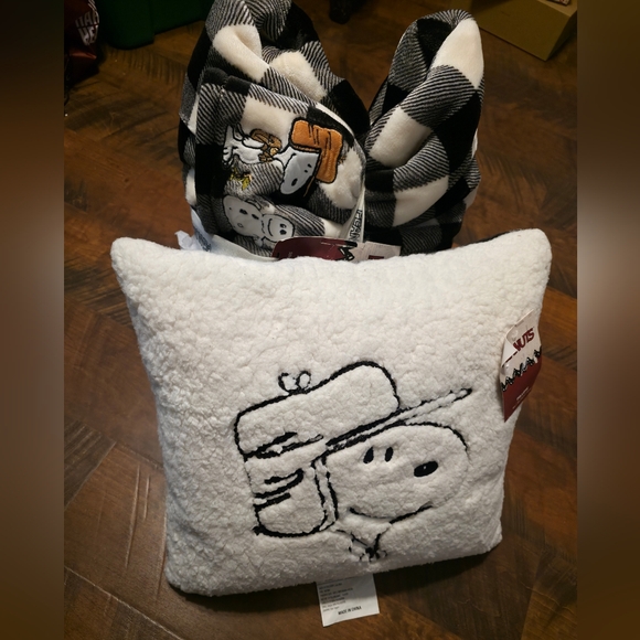 Peanuts Black and White Checkered Snoopy Pillow And Throw Blanket New